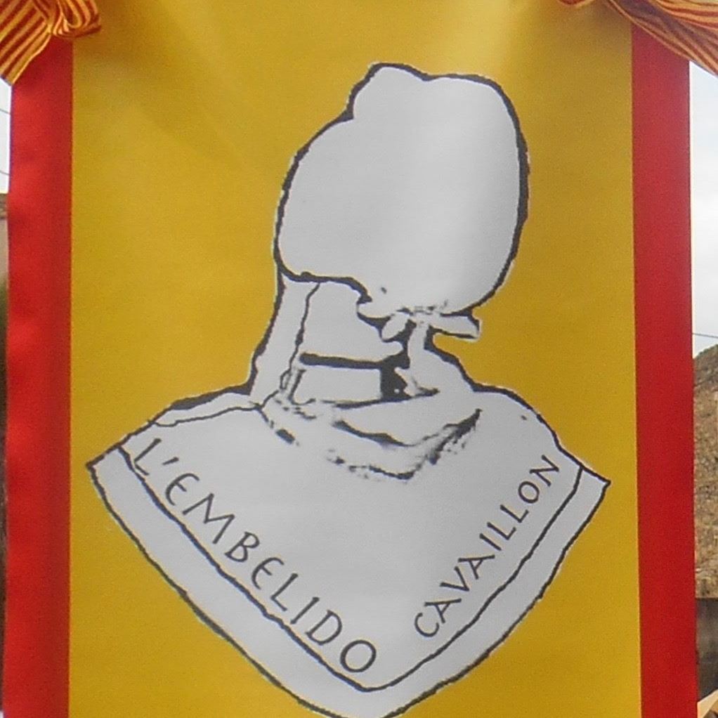 L EMBELIDO CAVAILLON ENSEMBLE FOLKLORIQUE COMTADIN