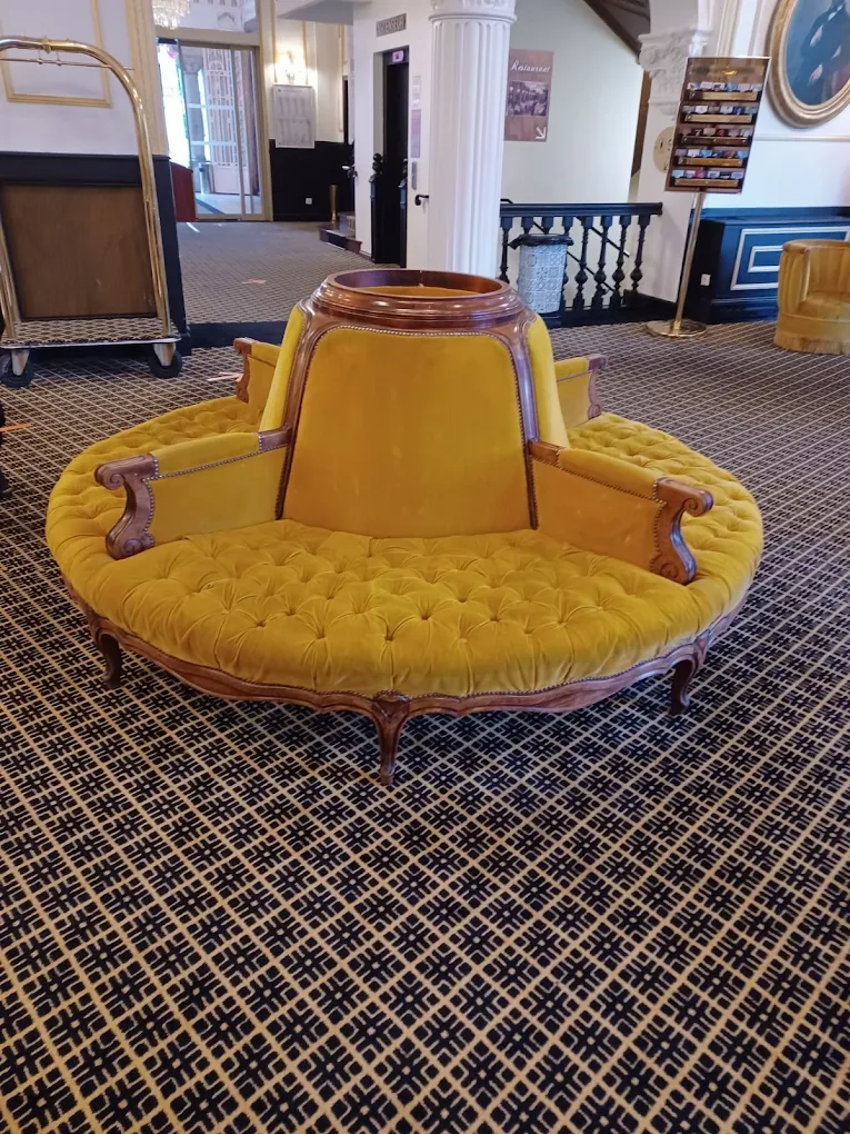 ATELIER KARL TAPISSIER